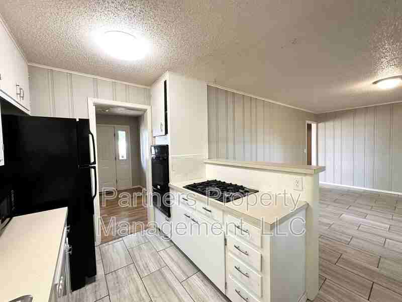 2201 W Deane St - Photo 3 of 31