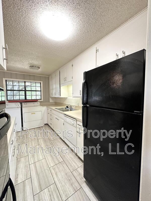 2201 W Deane St - Photo 5 of 31