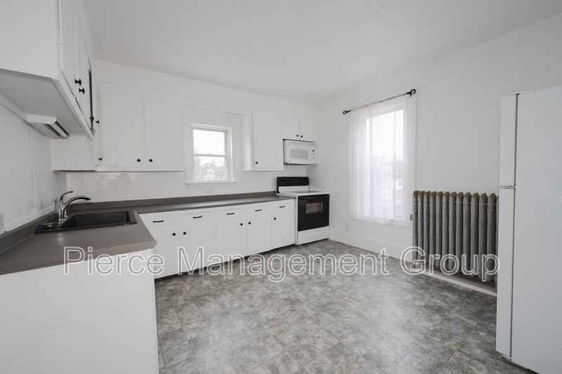 18 Maple St #B - Photo 6 of 23