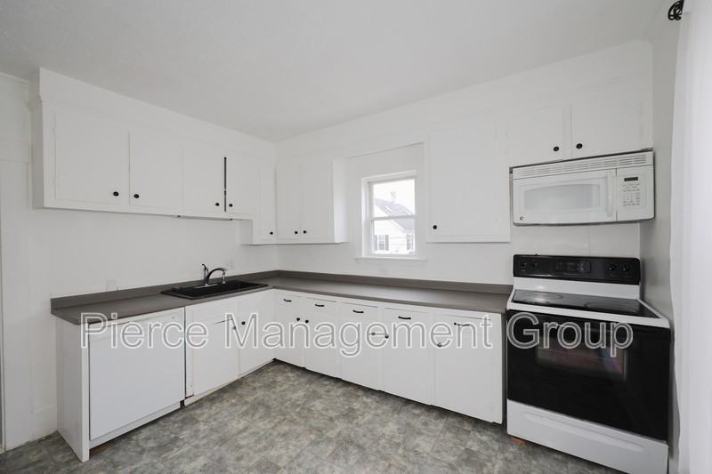 18 Maple St #B - Photo 7 of 23