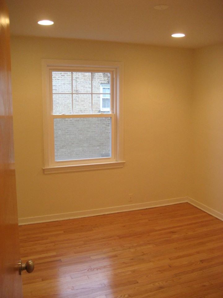 La Crosse Ave #1N - Photo 2 of 6