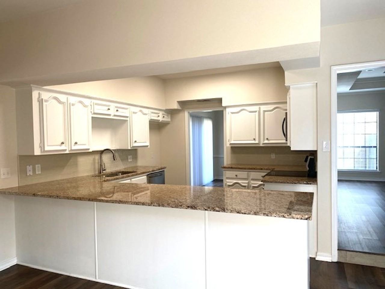 202 Cambridge Rd - Photo 6 of 15