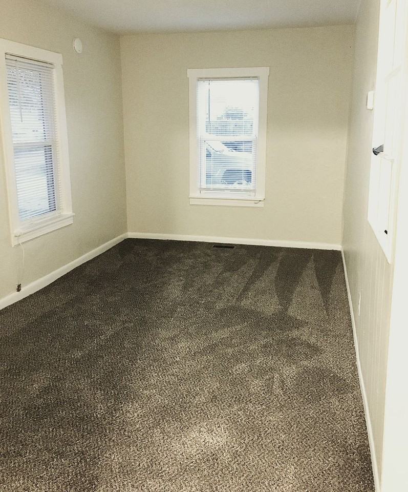 605 21st St - Photo 5 of 16