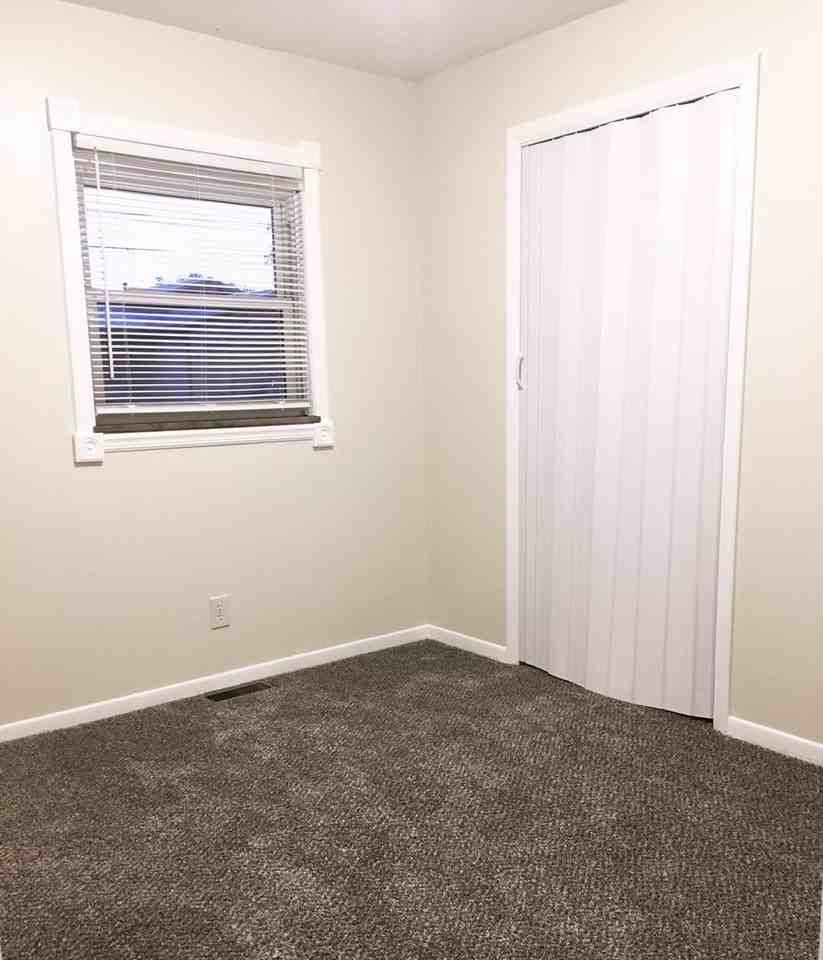 605 21st St - Photo 7 of 16