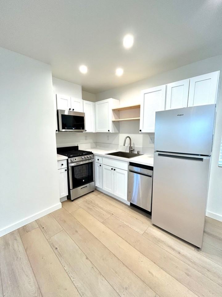 203 Ladera Street - Photo 4 of 34