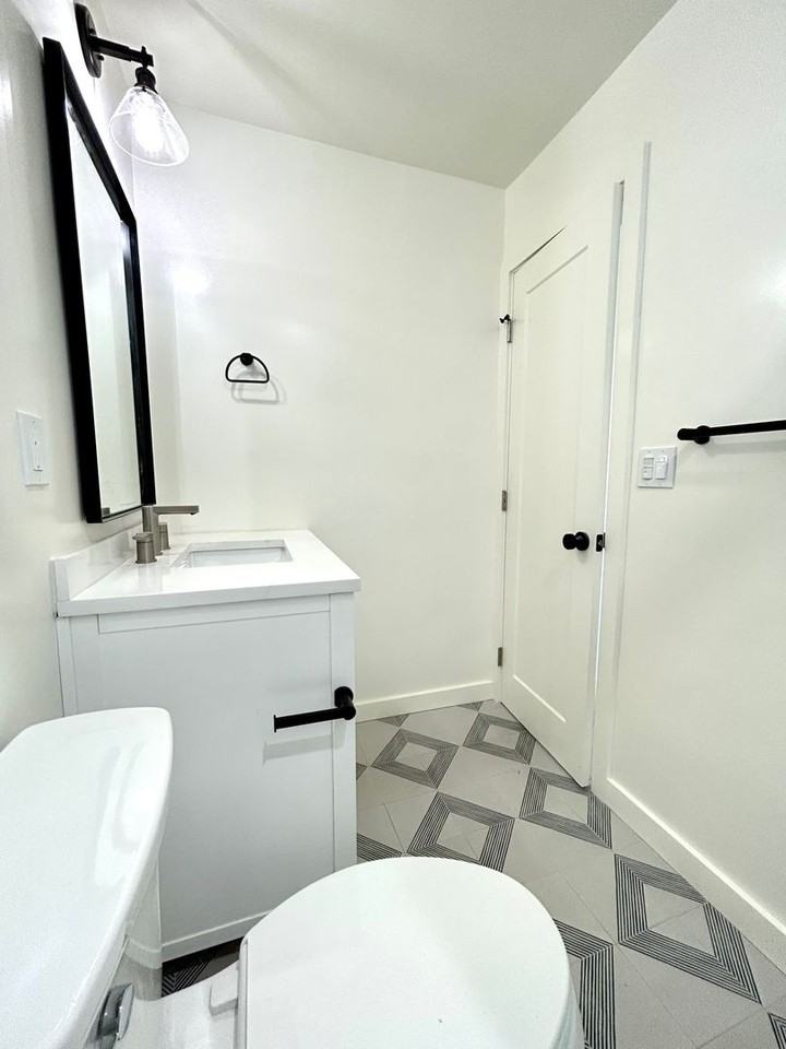 203 Ladera Street - Photo 7 of 34