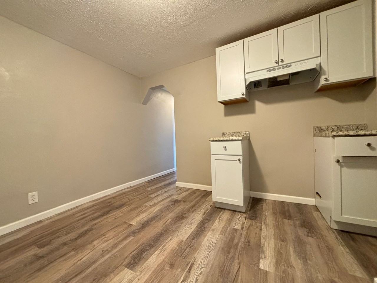 3443 Clearview Ave - Photo 2 of 12