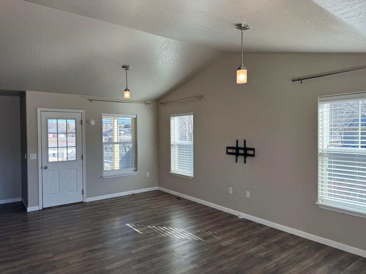 5122 Excalibur Way - Photo 2 of 23