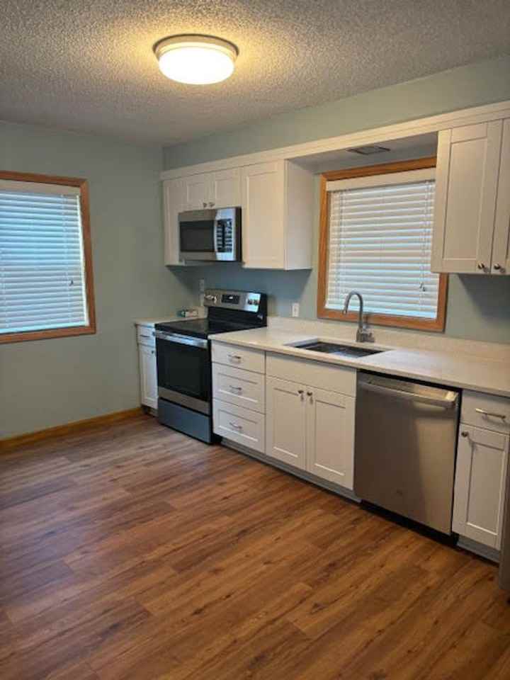 212 E Minnesota St - Photo 3 of 11