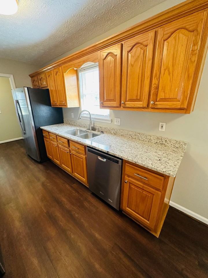 2102 Harrell Dr - Photo 3 of 16