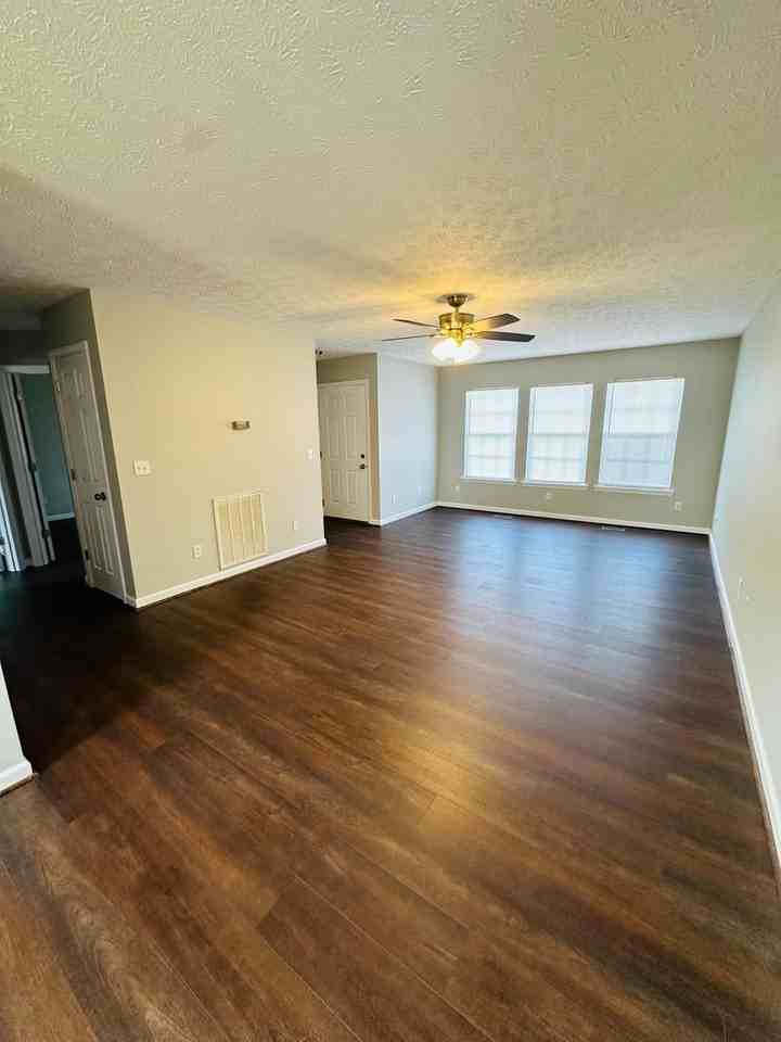 2102 Harrell Dr - Photo 5 of 16