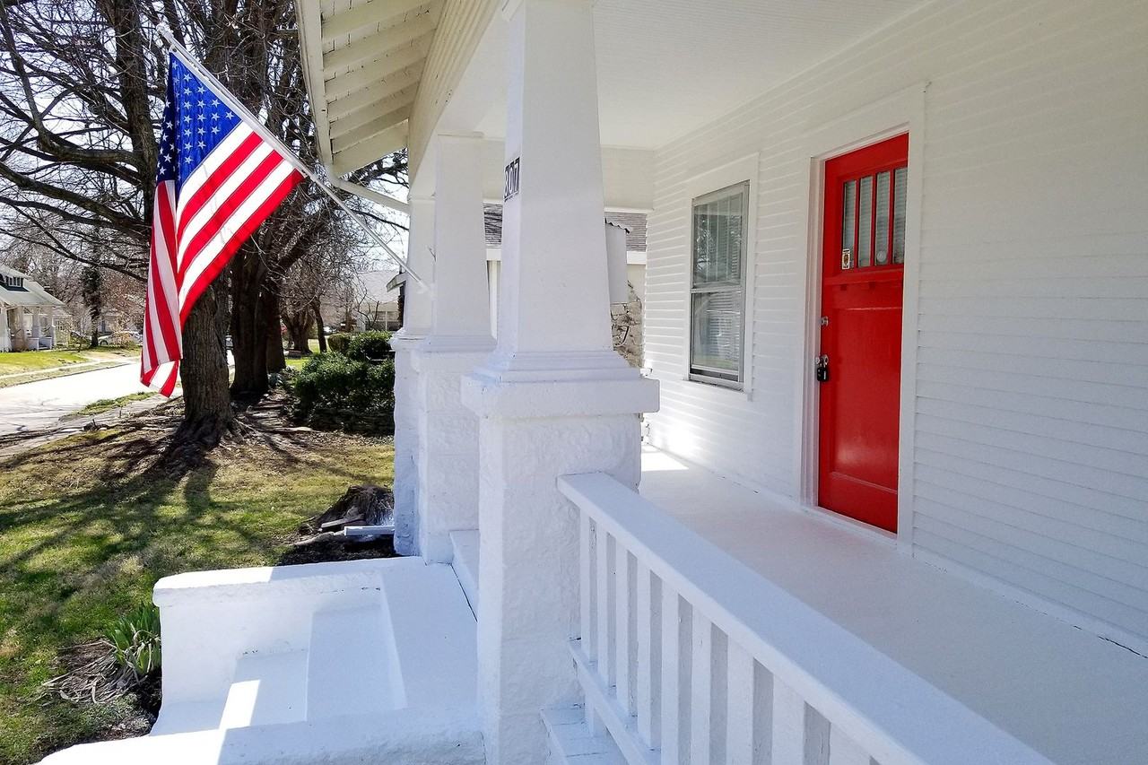 807 S Mccann Ave - Photo 2 of 12