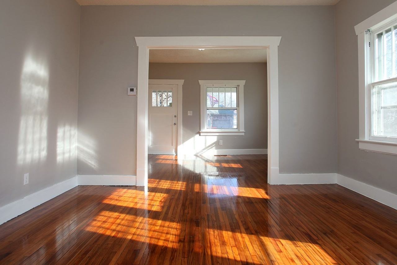 807 S Mccann Ave - Photo 3 of 12