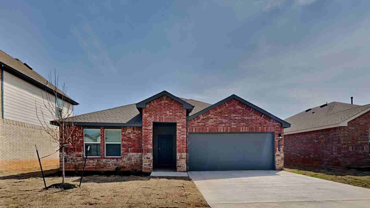 2740 Dennis Dr - Photo 2 of 19