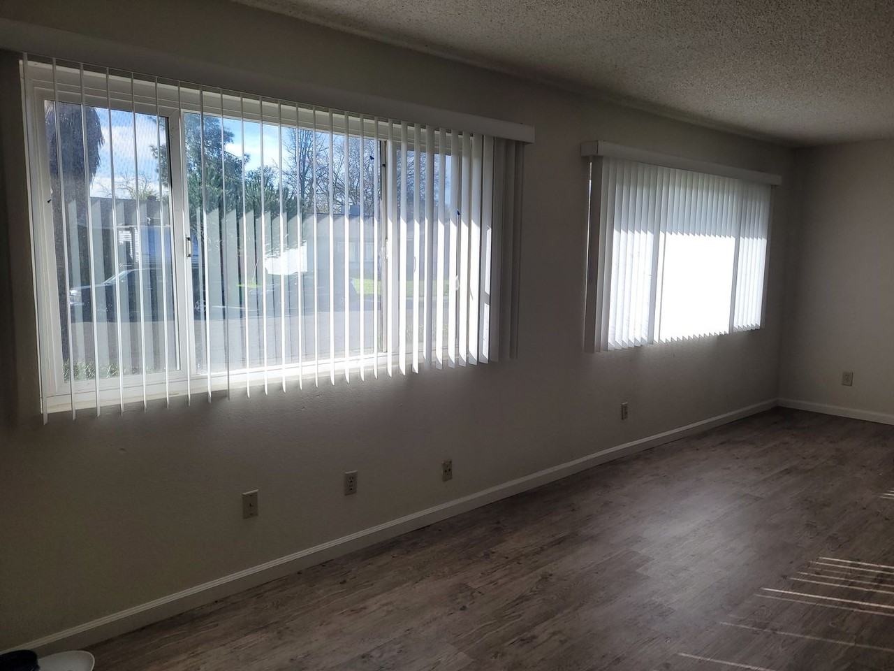 2327 Edinburgh Dr - Photo 3 of 26