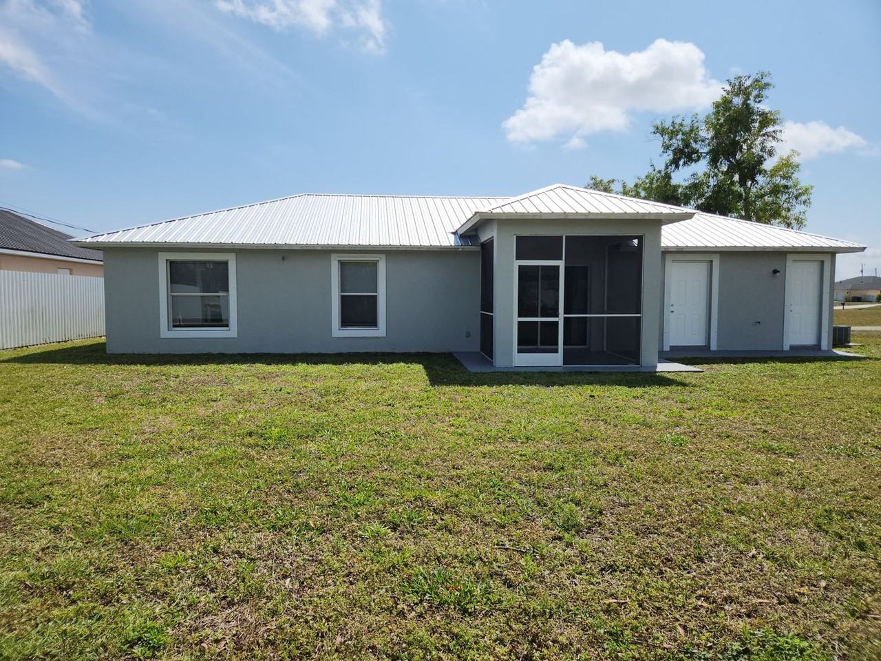 827 Ne 23rd Ter - Photo 2 of 25