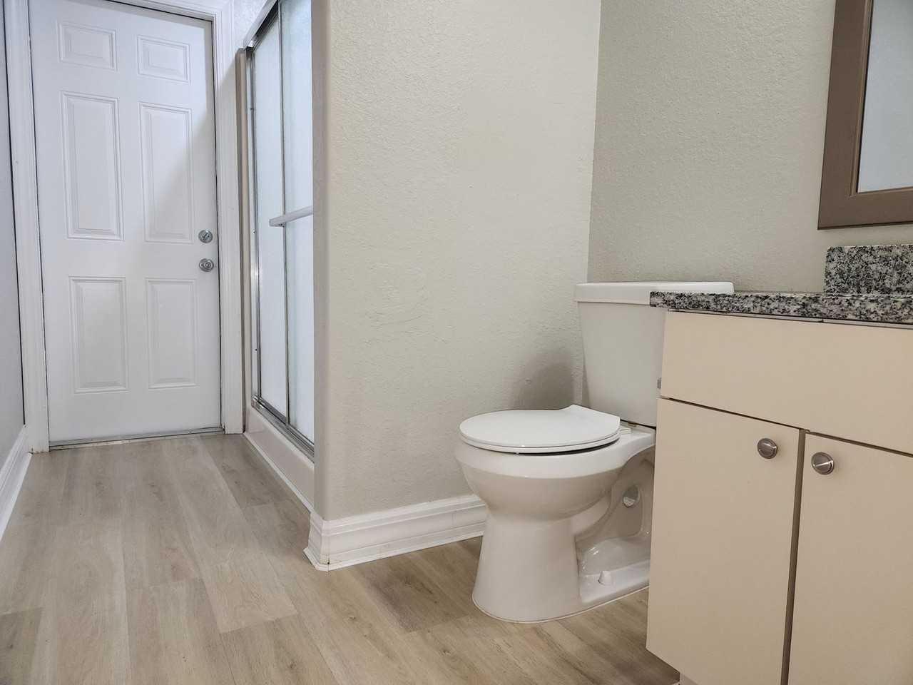 827 Ne 23rd Ter - Photo 4 of 25