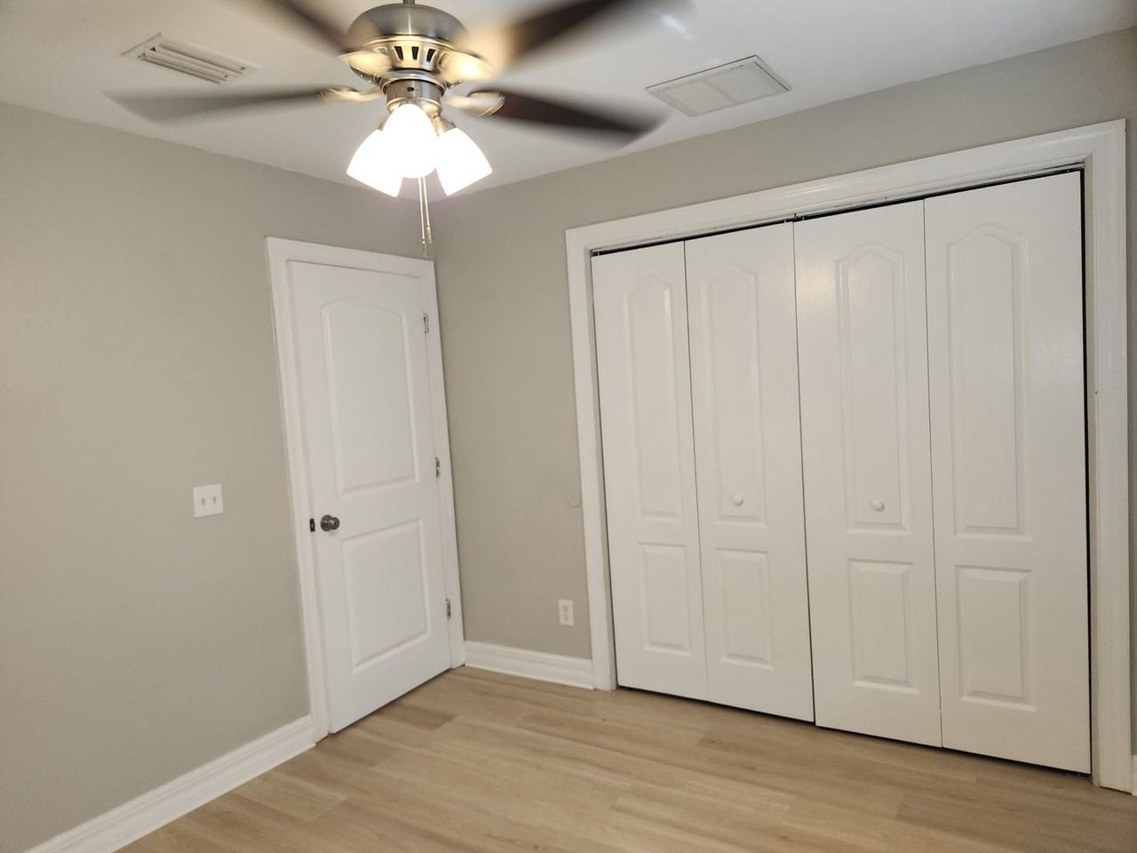 827 Ne 23rd Ter - Photo 6 of 25