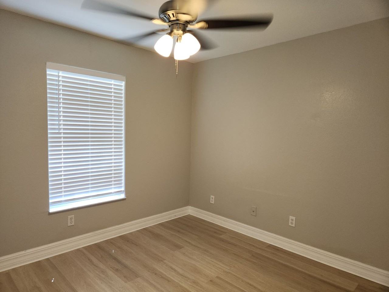 827 Ne 23rd Ter - Photo 7 of 25