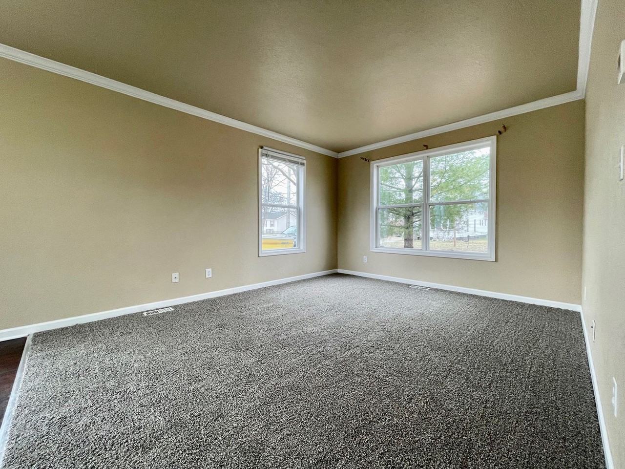 359 Jackson Ave - Photo 3 of 21