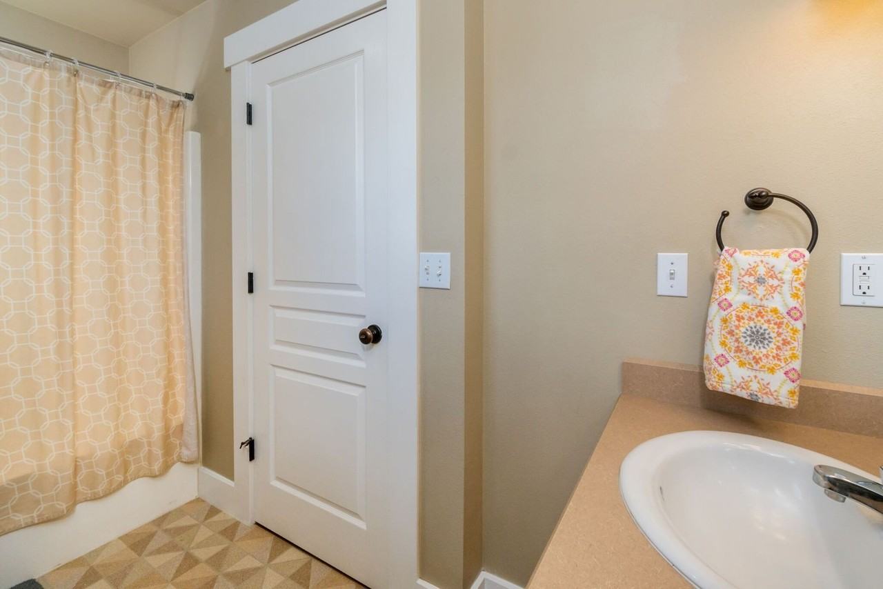 1355 1355 Northwest Baltimore Ave - 1355 1/2 - Photo 4 of 10