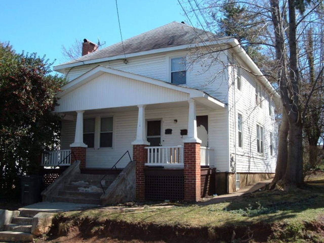 2010 KINGSTON AVE - Photo 2 of 10