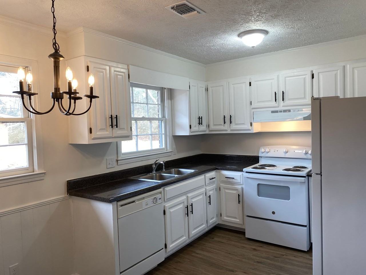 Arreis Rentals 1 - Photo 3 of 11