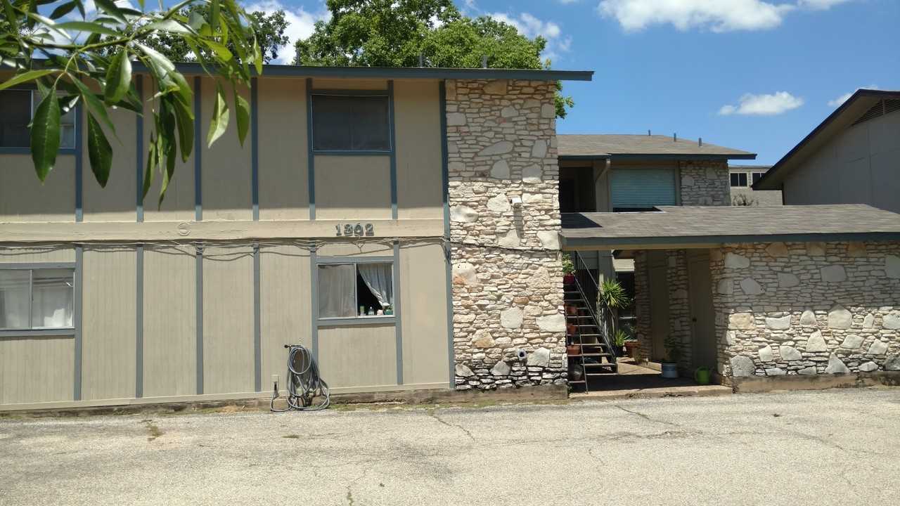 1302 Hollow Creek Dr #C - Photo 4 of 16