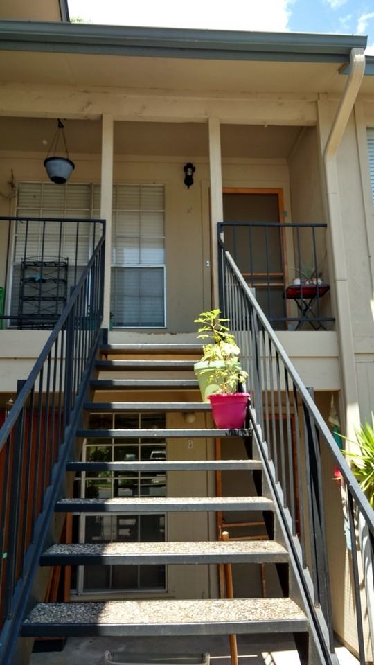 1302 Hollow Creek Dr #C - Photo 5 of 16