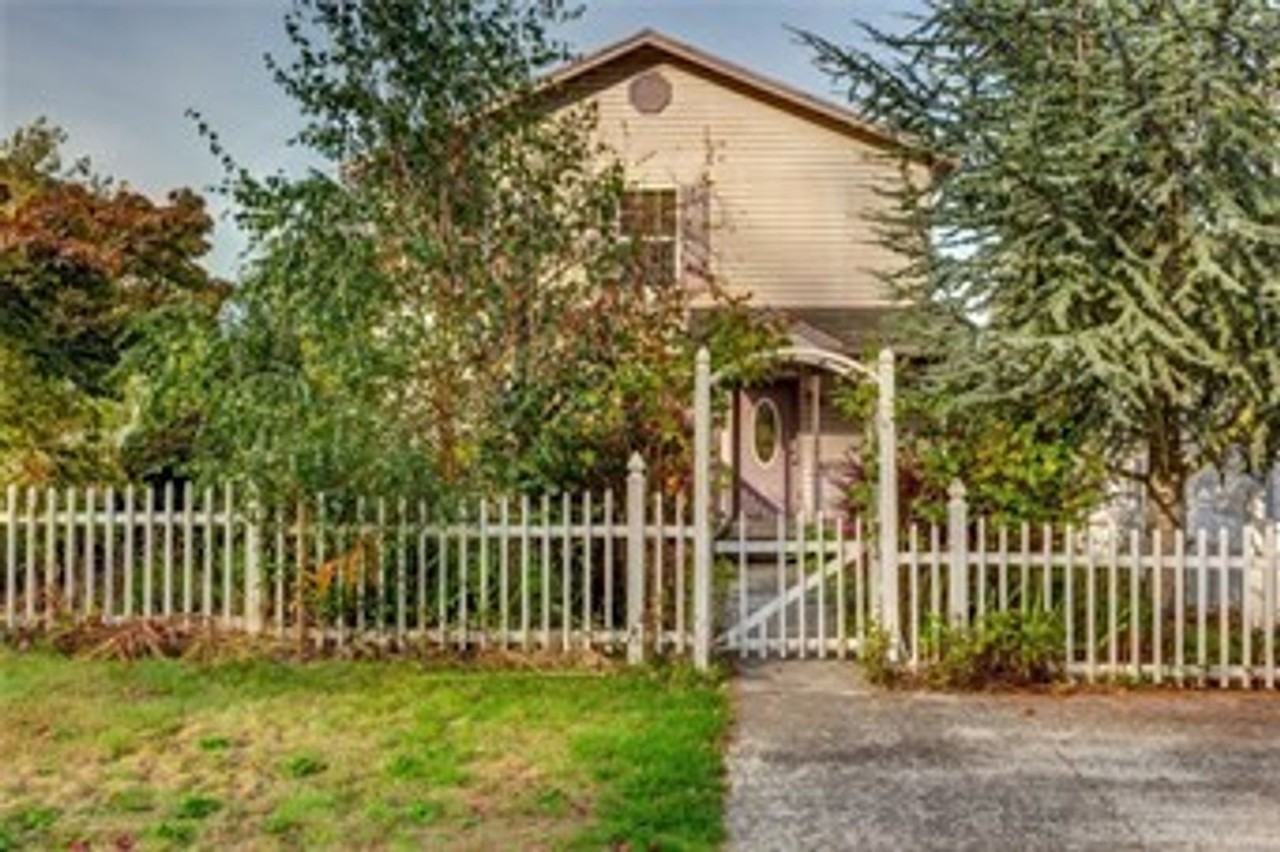 112 44th St - Photo 2 of 19