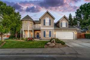 featured image of 330 W Loyola Ave