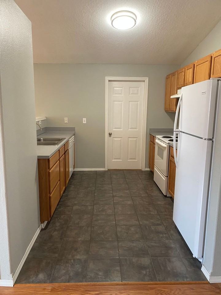 2352 Boston St Se - Photo 7 of 23