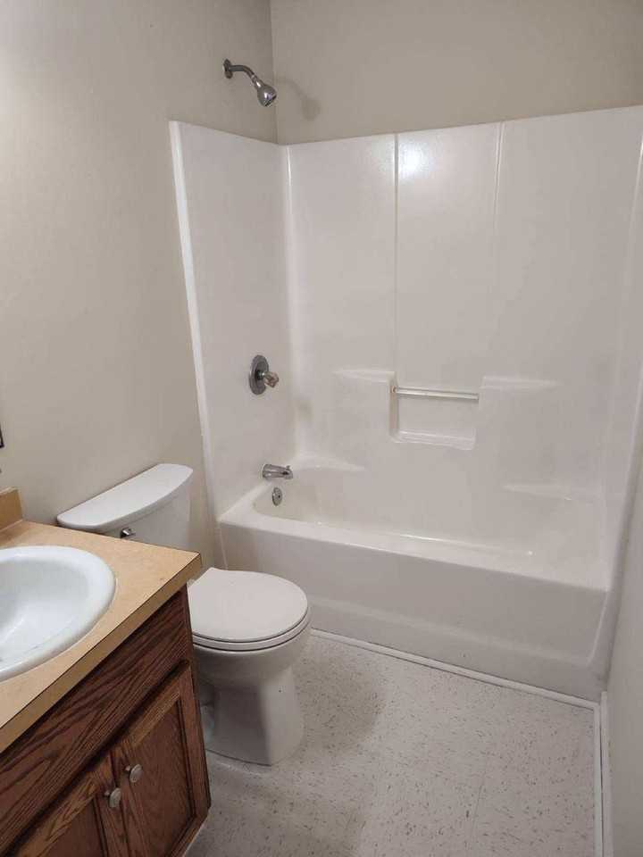 1023 Butlers Ln - Photo 3 of 17