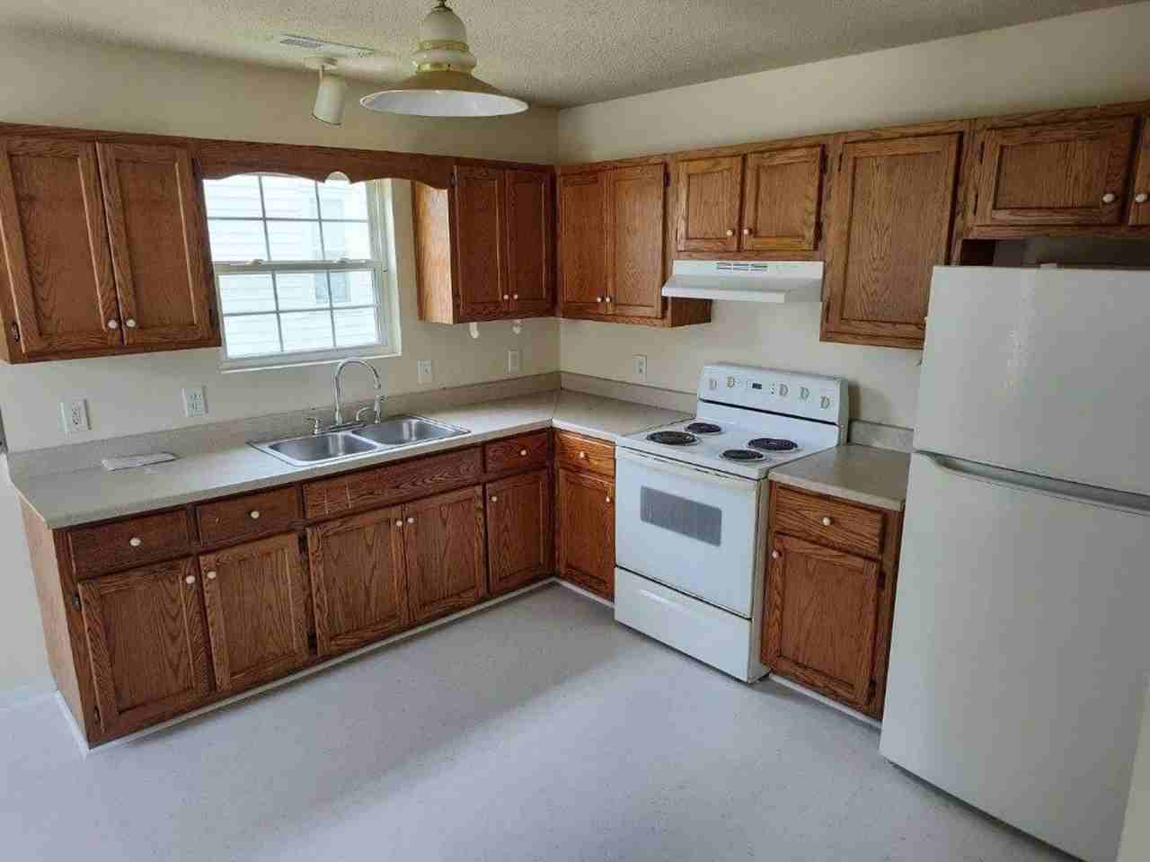 1023 Butlers Ln - Photo 5 of 17