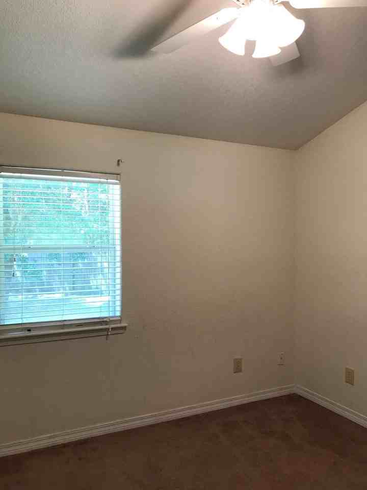 1425 Gum St - Photo 2 of 15