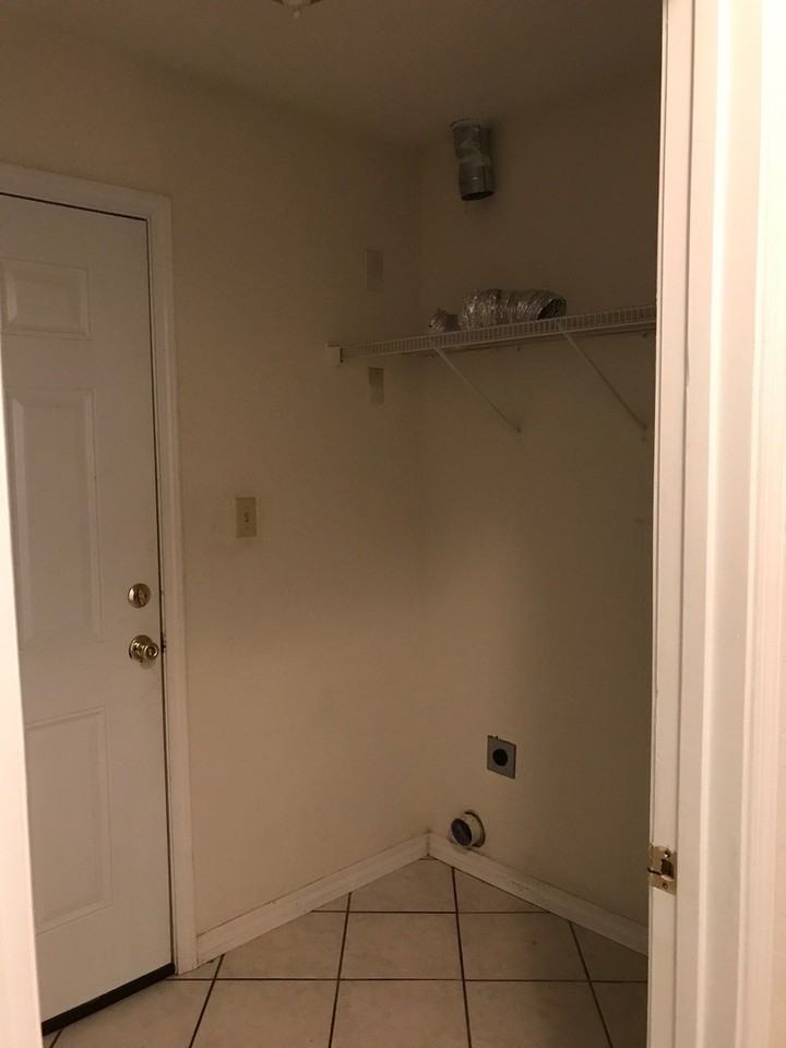 1425 Gum St - Photo 3 of 15