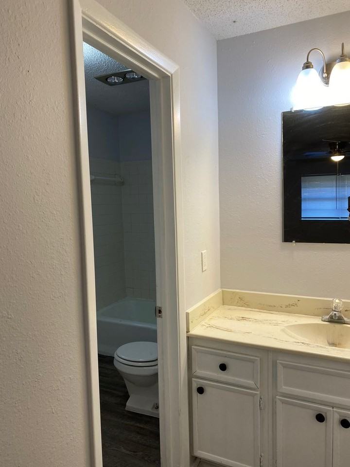 1908 Kirkland Dr - Photo 4 of 15