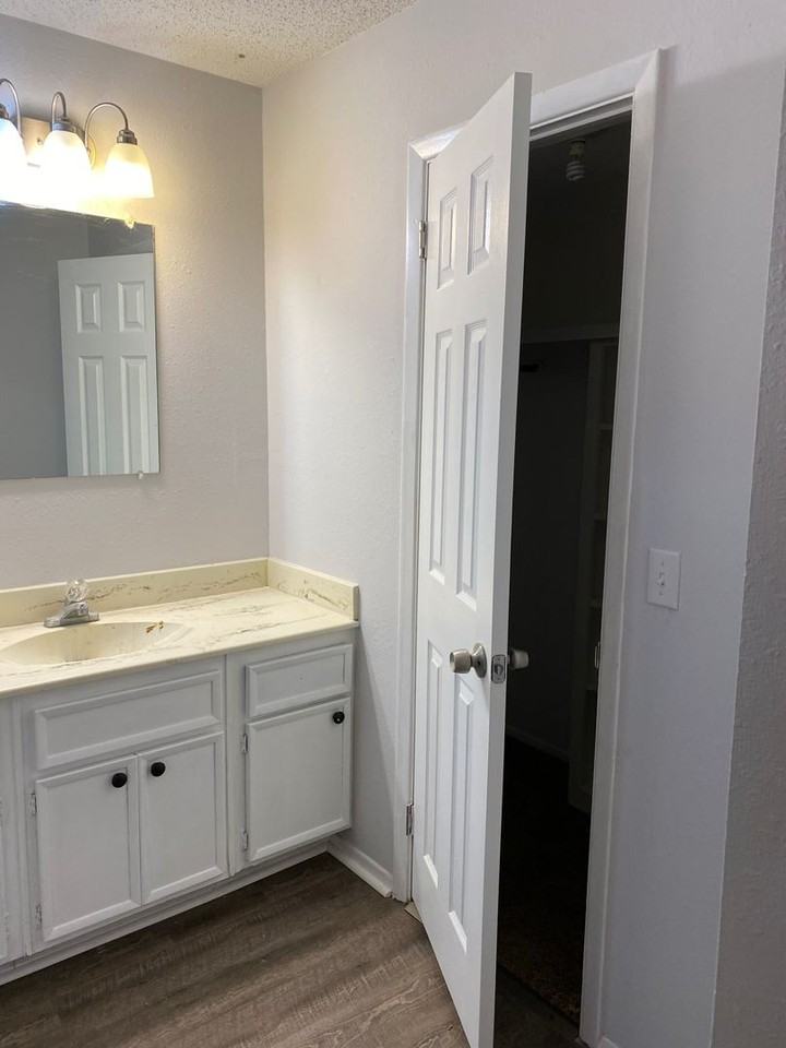 1908 Kirkland Dr - Photo 5 of 15