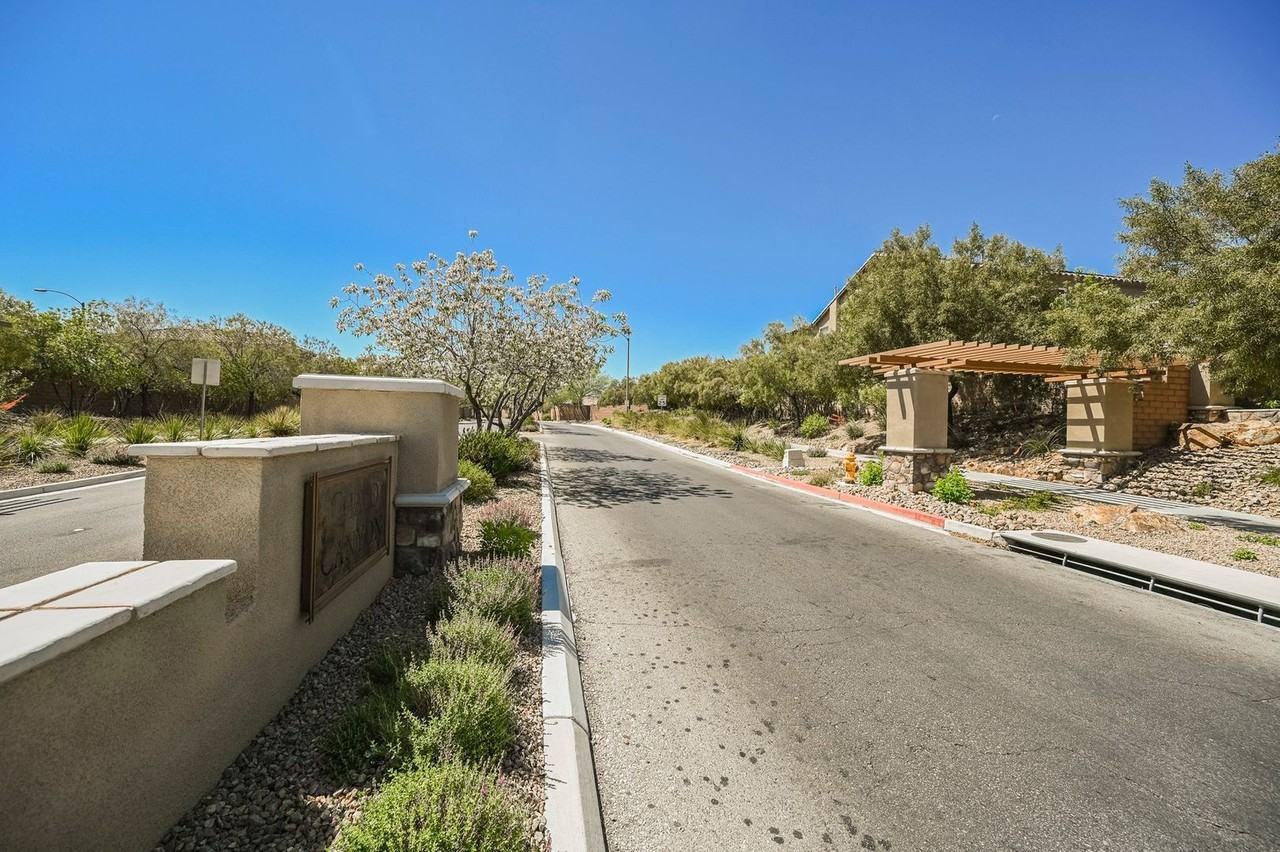 7166 Indian Gap Ave - Photo 6 of 28