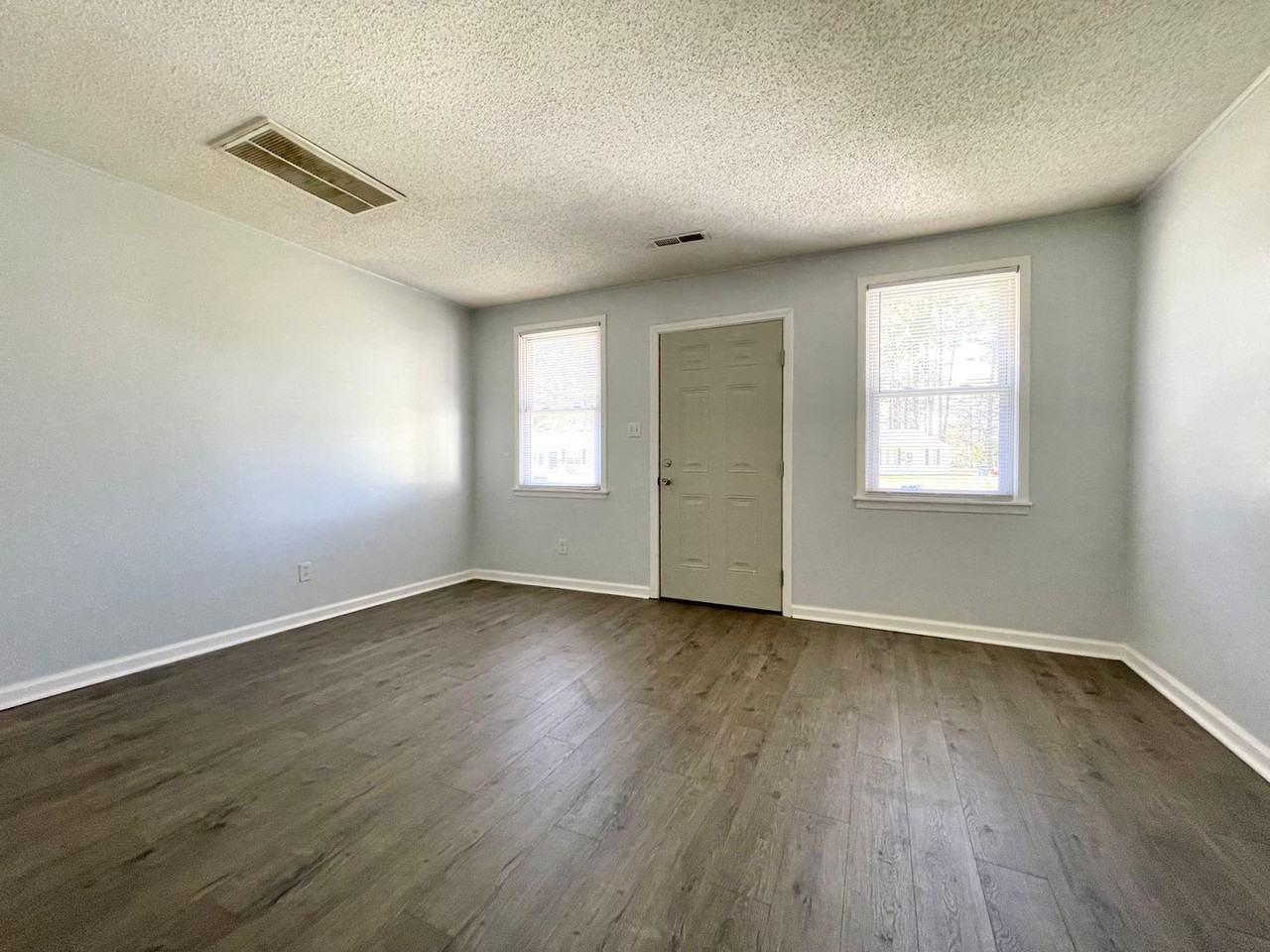 516 Elm St - Photo 2 of 10