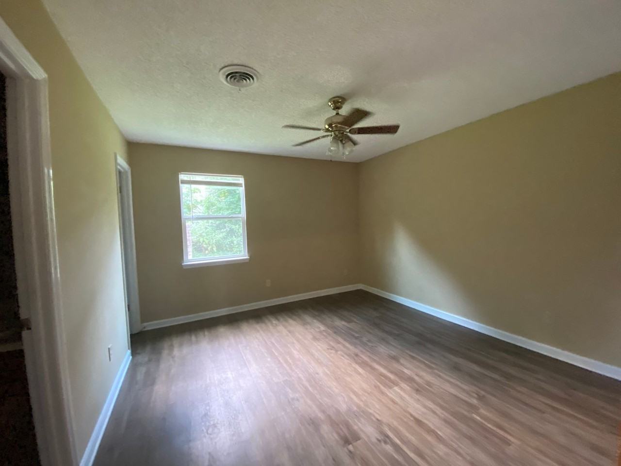 547 20th St Nw - Photo 4 of 7