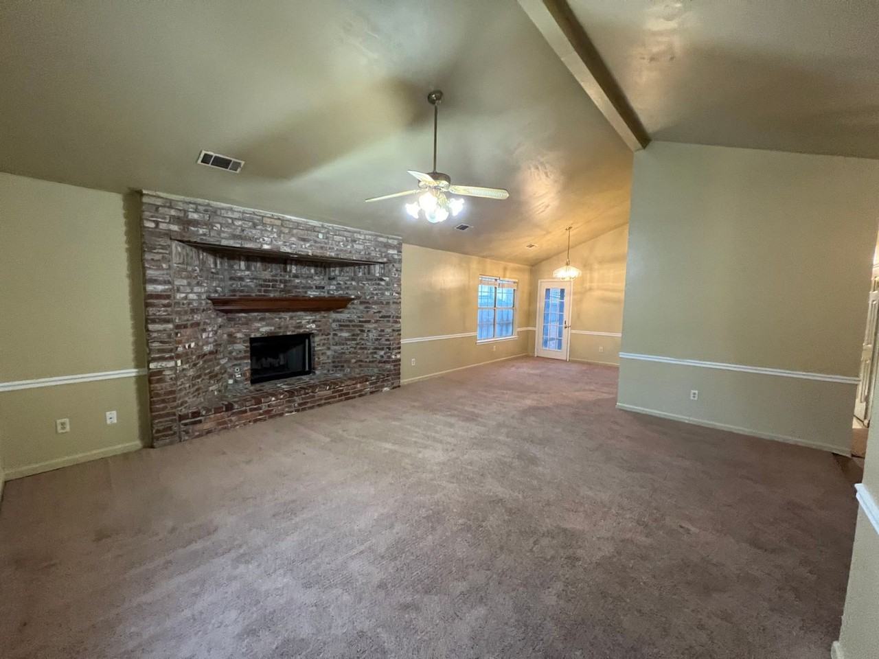 406 Club Dr - Photo 2 of 15