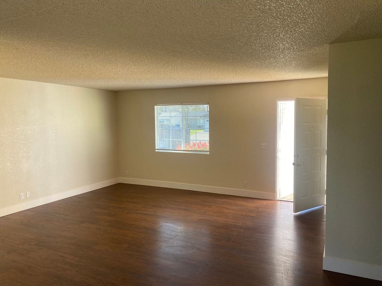 1155 Beltline Rd - Photo 2 of 18