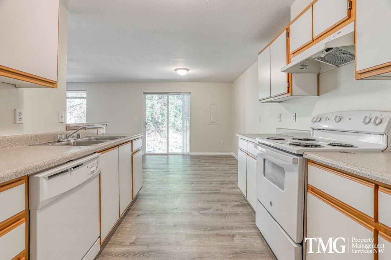 Third Avenue Apartments - Photo 6 of 30