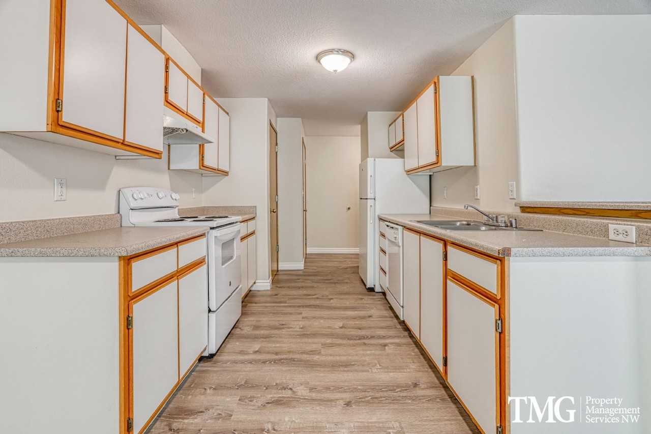 Third Avenue Apartments - Photo 7 of 30