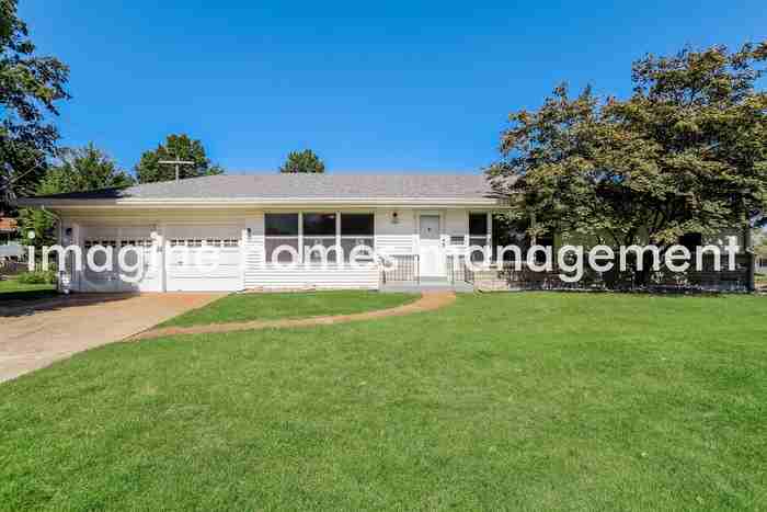 7301 General Sherman Ln - Photo 3 of 16