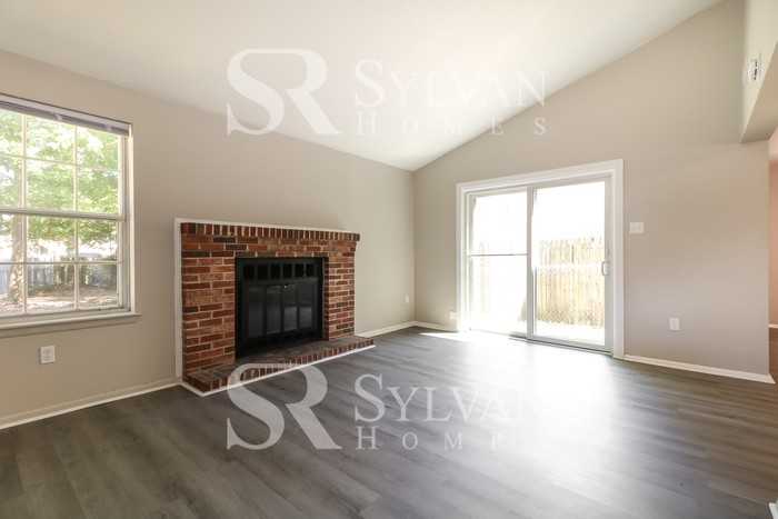 325 Winterberry Dr - Photo 2 of 15