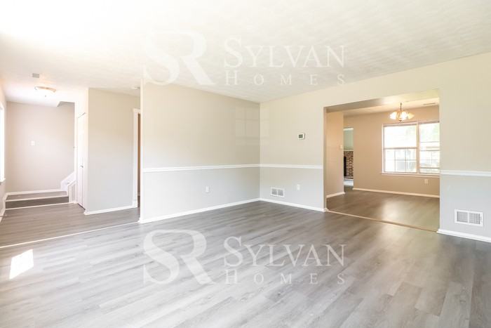 325 Winterberry Dr - Photo 3 of 15