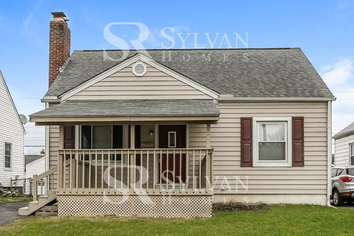 766 S Harris Ave - Photo 2 of 16