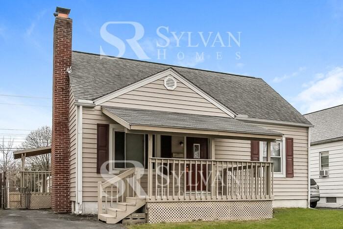 766 S Harris Ave - Photo 3 of 16